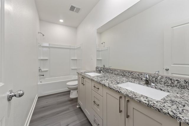 8009 Blueberry Avenue, Bakersfield, CA 93313