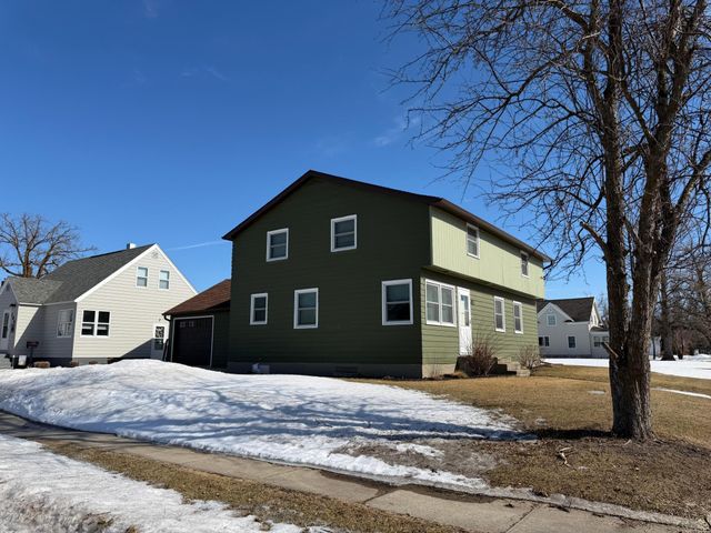 401 Center Street E, Roseau, MN 56751