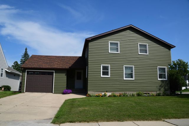 401 Center Street E, Roseau, MN 56751