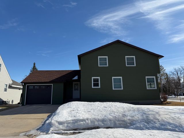 401 Center Street E, Roseau, MN 56751