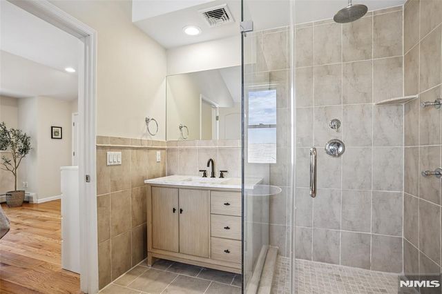 174 Fort Lee Road B, Leonia, NJ 07605