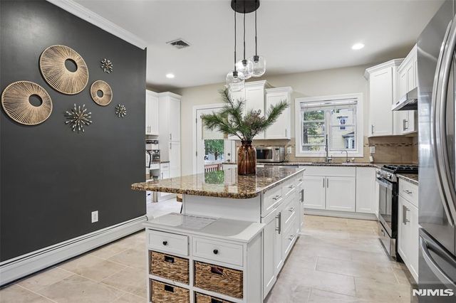 174 Fort Lee Road B, Leonia, NJ 07605