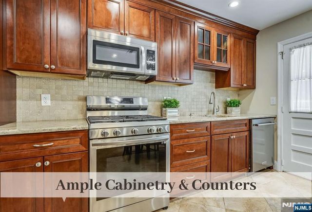11 Stone Ridge Lane, Ho-ho-kus, NJ 07423