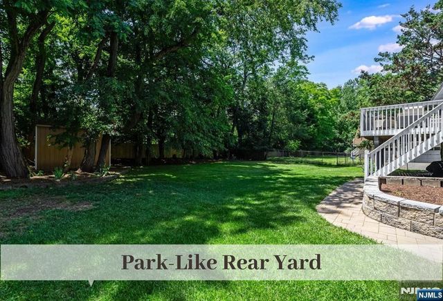 11 Stone Ridge Lane, Ho-ho-kus, NJ 07423