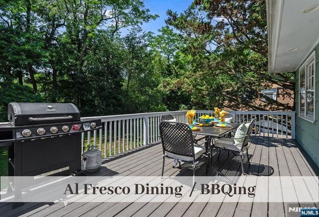 11 Stone Ridge Lane, Ho-ho-kus, NJ 07423