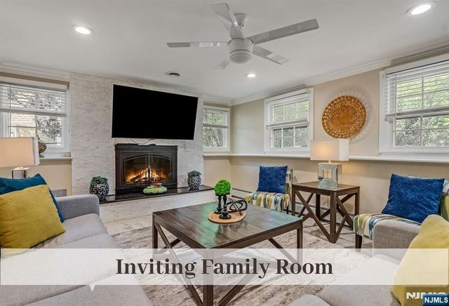 11 Stone Ridge Lane, Ho-ho-kus, NJ 07423