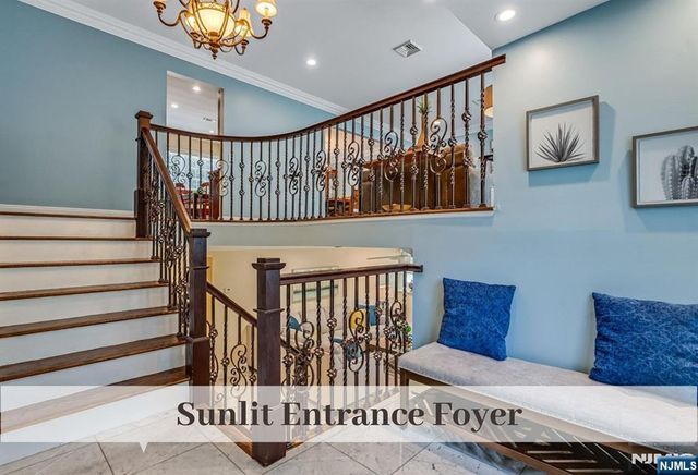 11 Stone Ridge Lane, Ho-ho-kus, NJ 07423