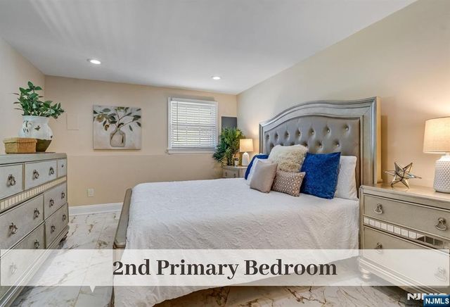 11 Stone Ridge Lane, Ho-ho-kus, NJ 07423