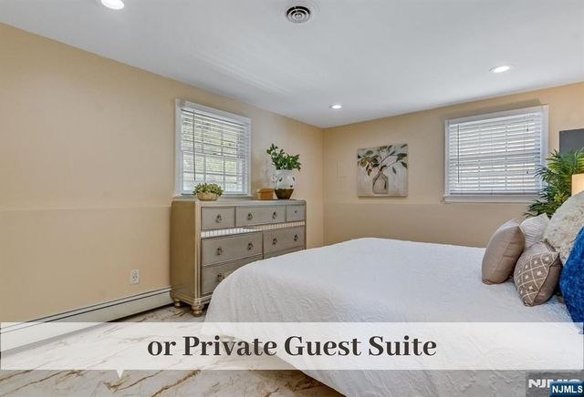 11 Stone Ridge Lane, Ho-ho-kus, NJ 07423