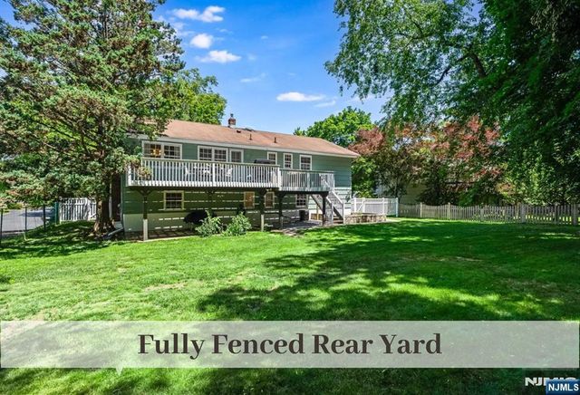 11 Stone Ridge Lane, Ho-ho-kus, NJ 07423