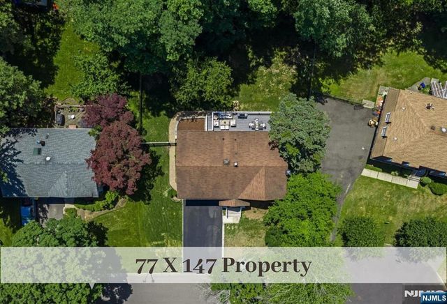 11 Stone Ridge Lane, Ho-ho-kus, NJ 07423