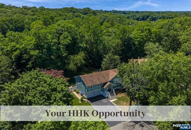 11 Stone Ridge Lane, Ho-ho-kus, NJ 07423