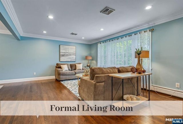 11 Stone Ridge Lane, Ho-ho-kus, NJ 07423
