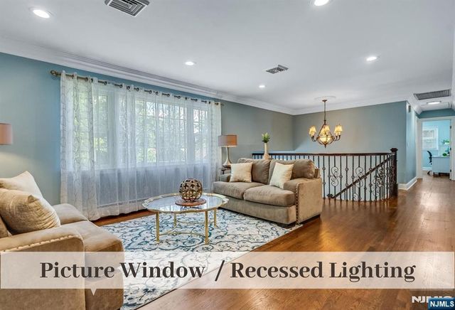 11 Stone Ridge Lane, Ho-ho-kus, NJ 07423
