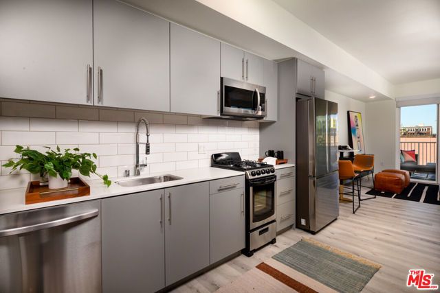 750 S Oxford Avenue 726, Los Angeles, CA 90005