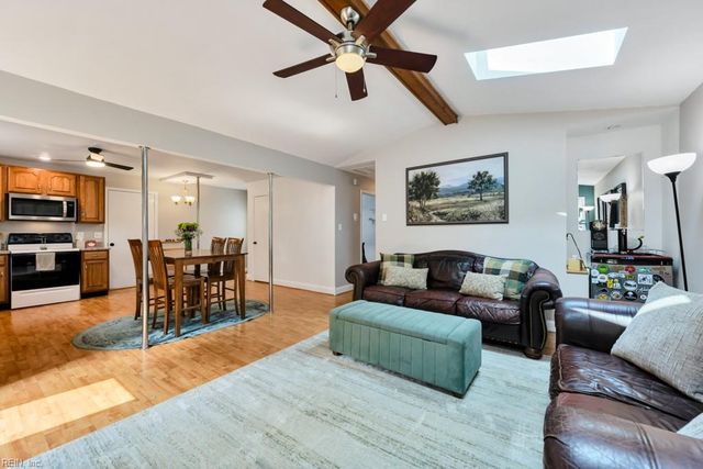 1404 Larkview DR, Virginia Beach, VA 23454
