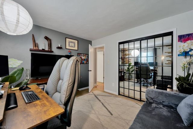 1404 Larkview DR, Virginia Beach, VA 23454