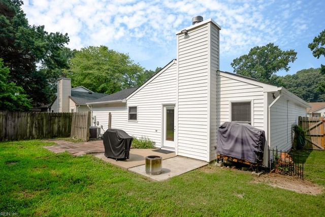 1404 Larkview DR, Virginia Beach, VA 23454