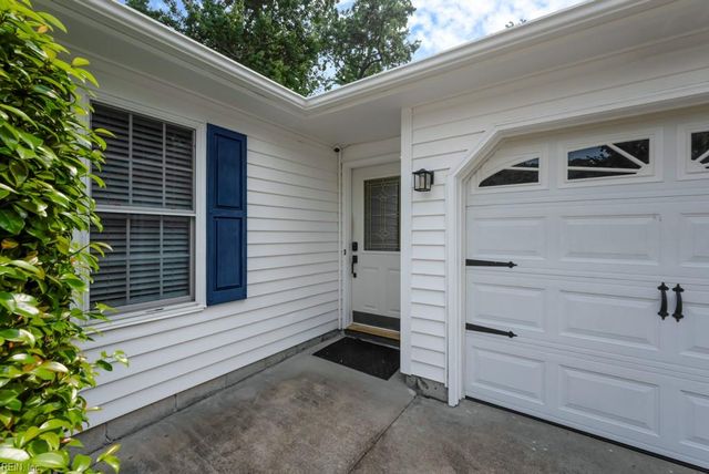 1404 Larkview DR, Virginia Beach, VA 23454