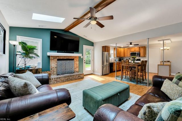 1404 Larkview DR, Virginia Beach, VA 23454