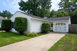1404 Larkview DR, Virginia Beach, VA 23454