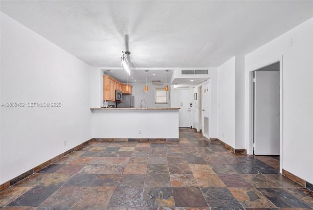 3301 N Country Club Drive 110, Aventura, FL 33180
