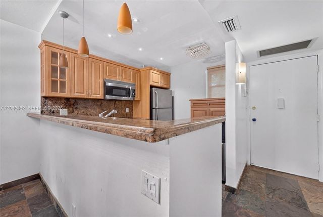 3301 N Country Club Drive 110, Aventura, FL 33180