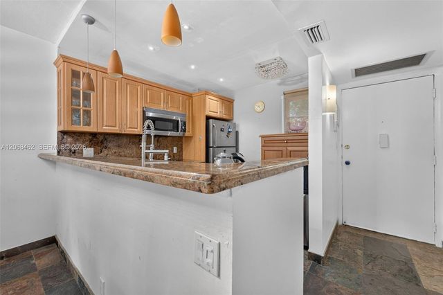 3301 N Country Club Drive 110, Aventura, FL 33180