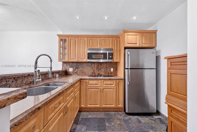 3301 N Country Club Drive 110, Aventura, FL 33180