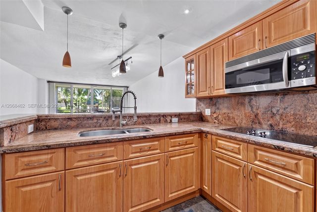 3301 N Country Club Drive 110, Aventura, FL 33180