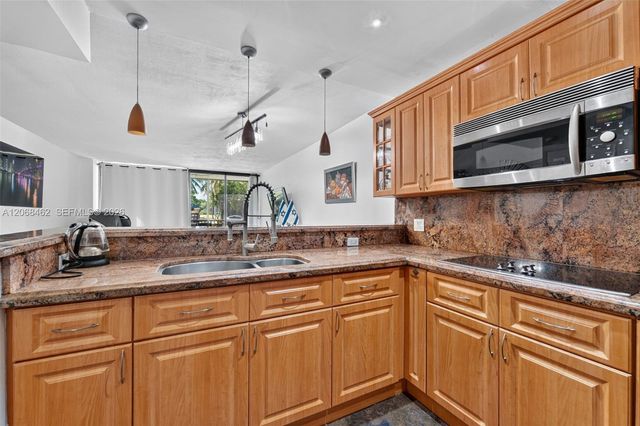 3301 N Country Club Drive 110, Aventura, FL 33180