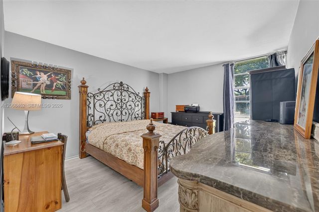 3301 N Country Club Drive 110, Aventura, FL 33180