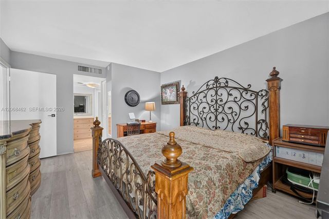 3301 N Country Club Drive 110, Aventura, FL 33180
