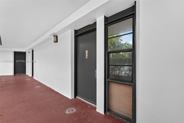 3301 N Country Club Drive 110, Aventura, FL 33180