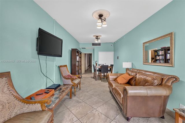 3301 N Country Club Drive 110, Aventura, FL 33180
