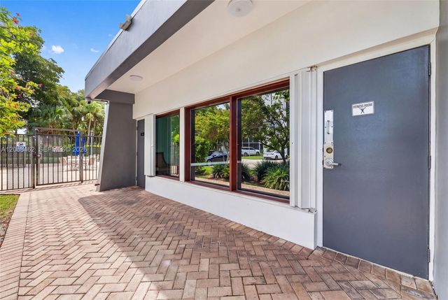 3301 N Country Club Drive 110, Aventura, FL 33180