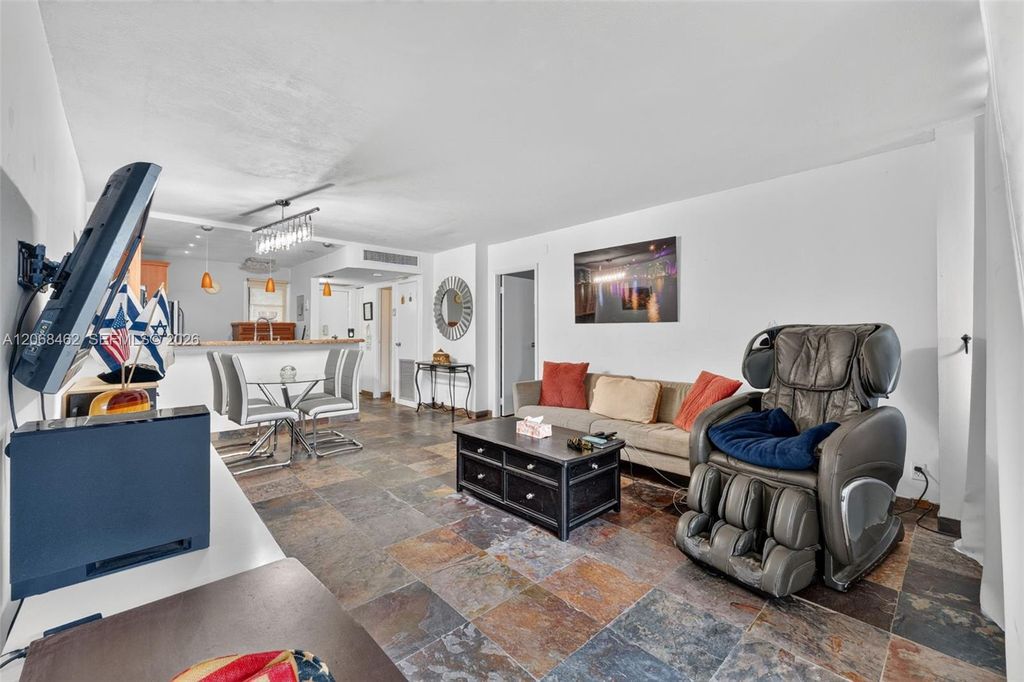 3301 N Country Club Drive 110, Aventura, FL 33180