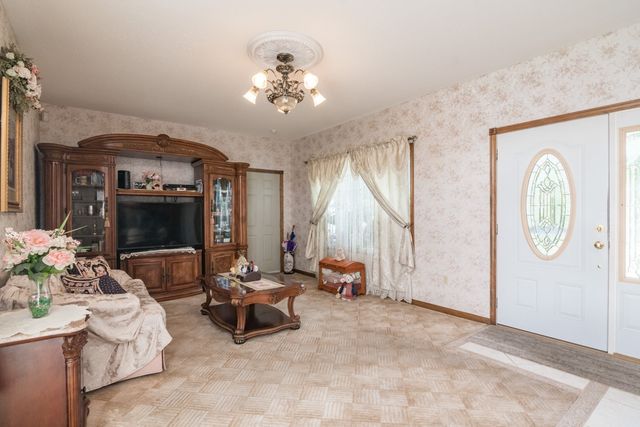 671 South Washington Street, Belchertown, MA 01007