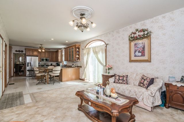 671 South Washington Street, Belchertown, MA 01007