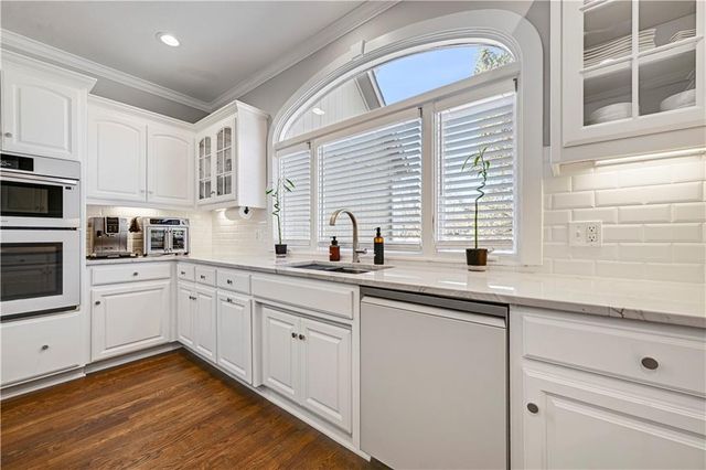 14708 Cedar Street, Leawood, KS 66224