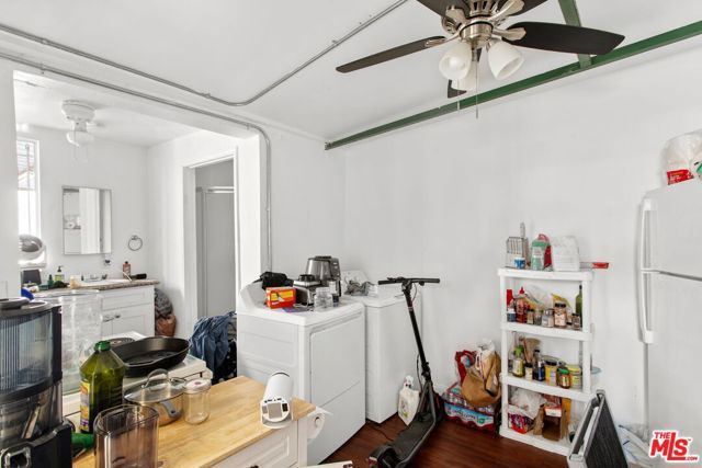 2124 W Manchester Avenue, Los Angeles, CA 90047