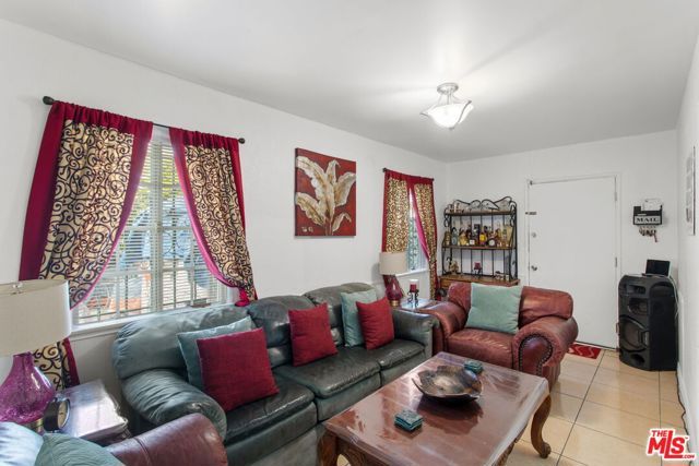 2124 W Manchester Avenue, Los Angeles, CA 90047