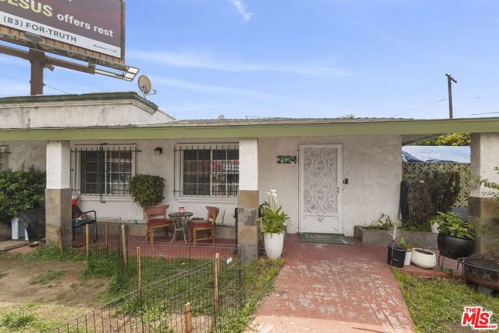 2124 W Manchester Avenue, Los Angeles, CA 90047