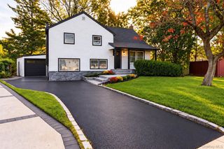 23 Library Lane, Plainview, NY 11803