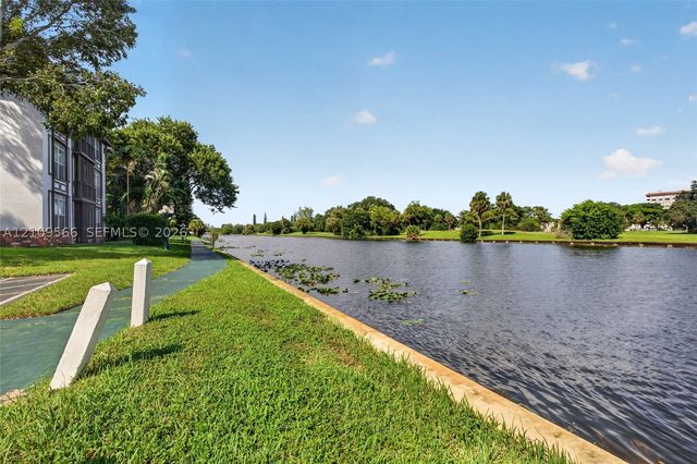 3730 Inverrary Dr 2J, Lauderhill, FL 33319