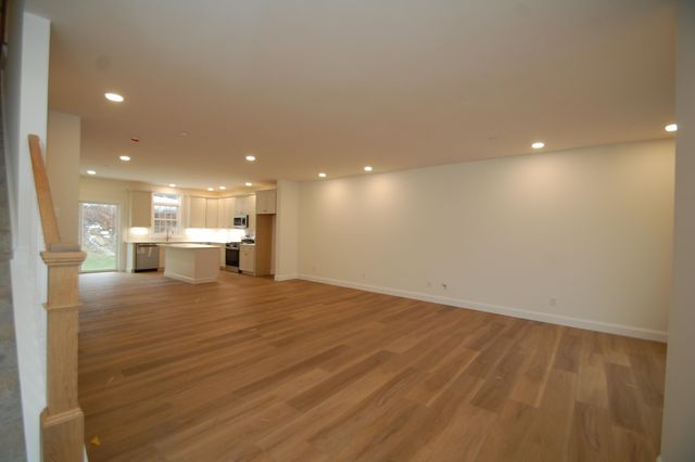 6B Dearborn Circle, Goffstown, NH 03045