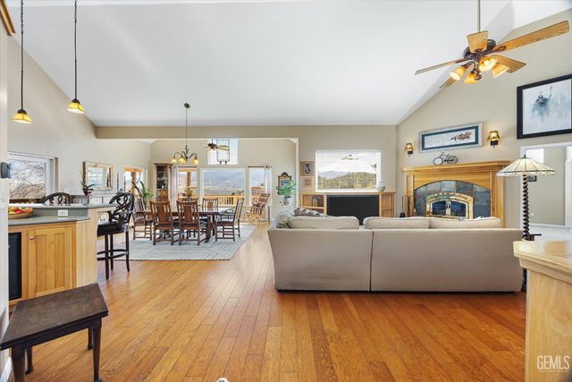 21805 Mountain Drive, Tehachapi, CA 93561