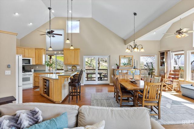 21805 Mountain Drive, Tehachapi, CA 93561