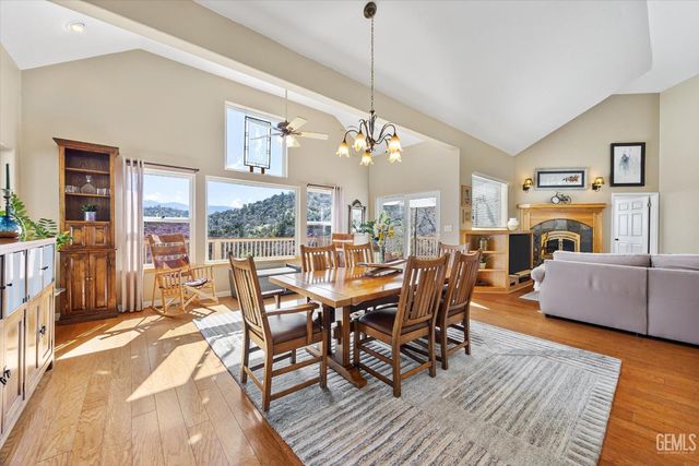 21805 Mountain Drive, Tehachapi, CA 93561