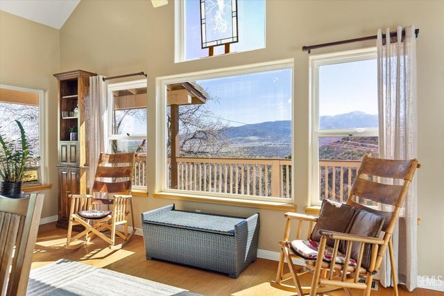 21805 Mountain Drive, Tehachapi, CA 93561